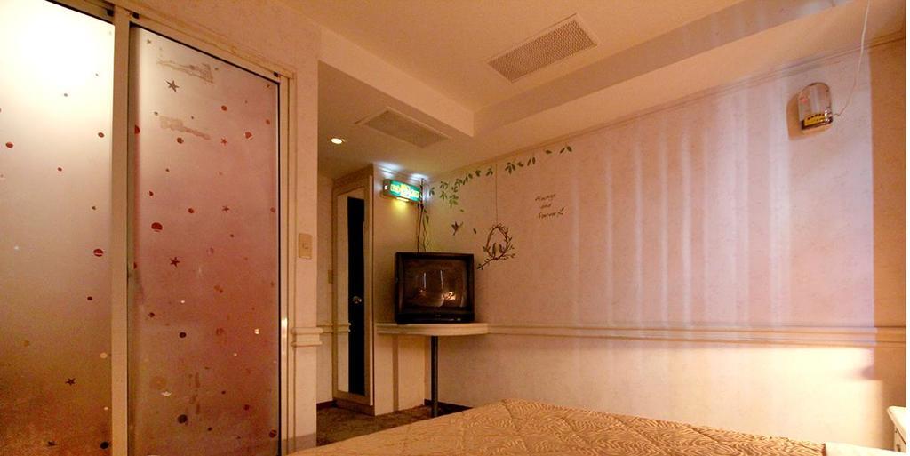 Broadway Hotel Taichung Exterior foto