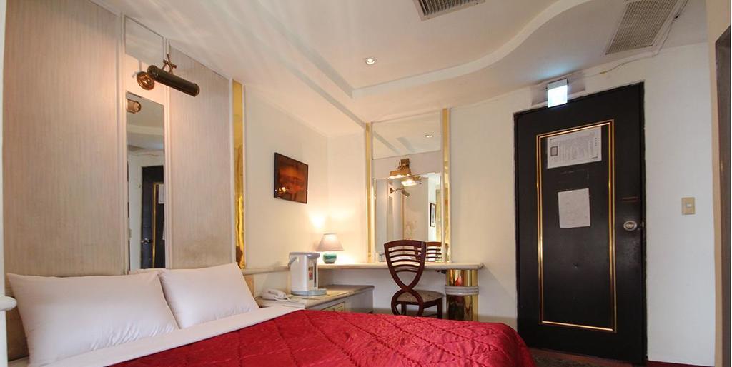 Broadway Hotel Taichung Exterior foto