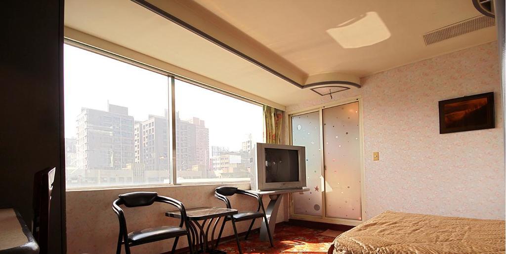 Broadway Hotel Taichung Exterior foto