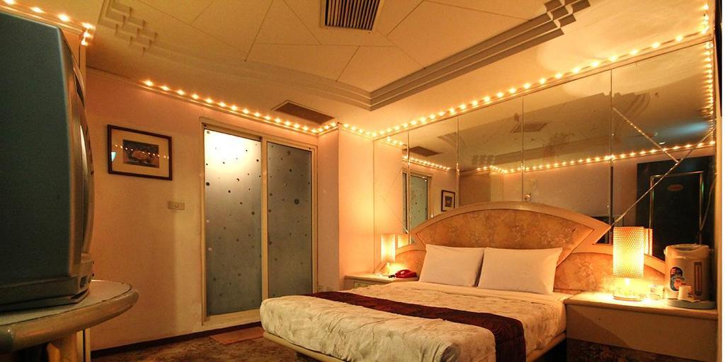 Broadway Hotel Taichung Exterior foto
